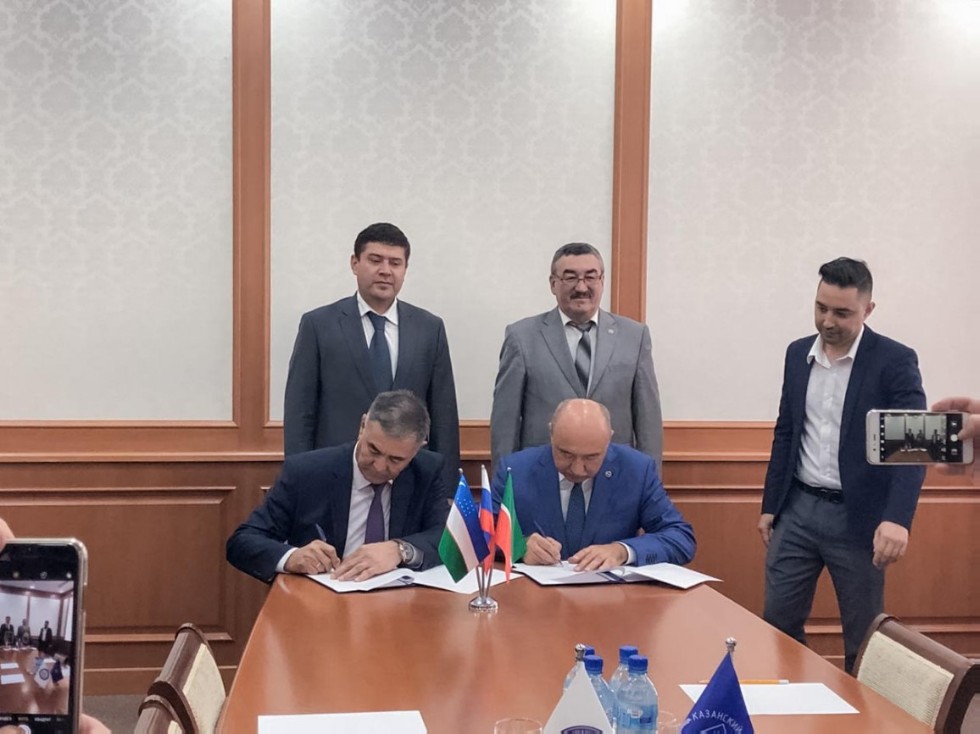 Ильшат Рафкатович Гафуров прибыл с рабочим визитом в Узбекистан Ильшат Рафкатович Гафуров прибыл с рабочим визитом в Узбекистан