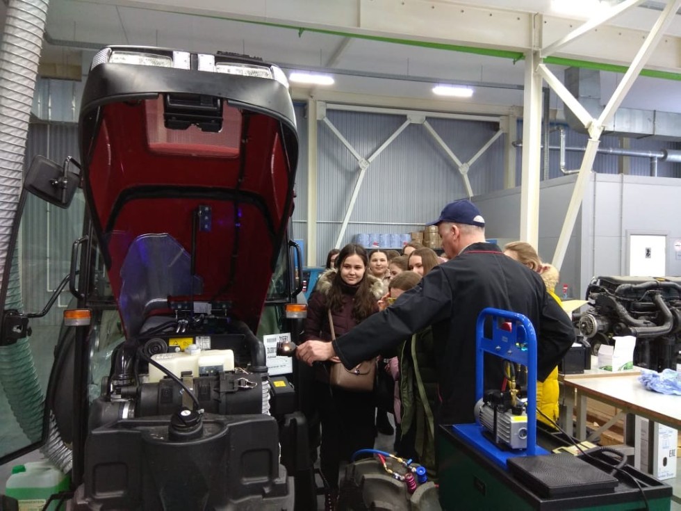 Экскурсия студентов на завод CNH Industrial. Экскурсия студентов на завод CNH Industrial.