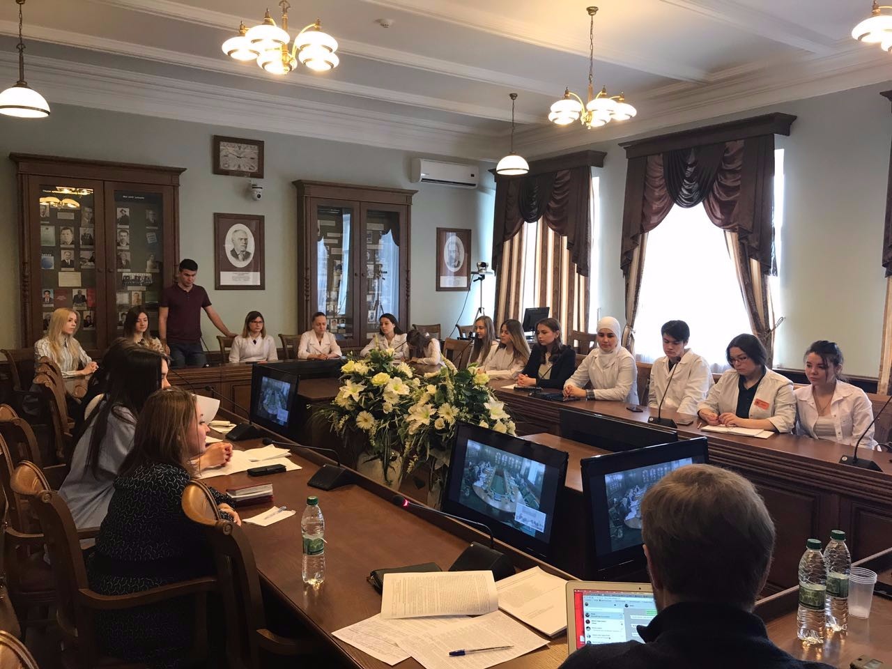 На базе кружка медицинского права была проведена конференция. На базе кружка медицинского права была проведена конференция.