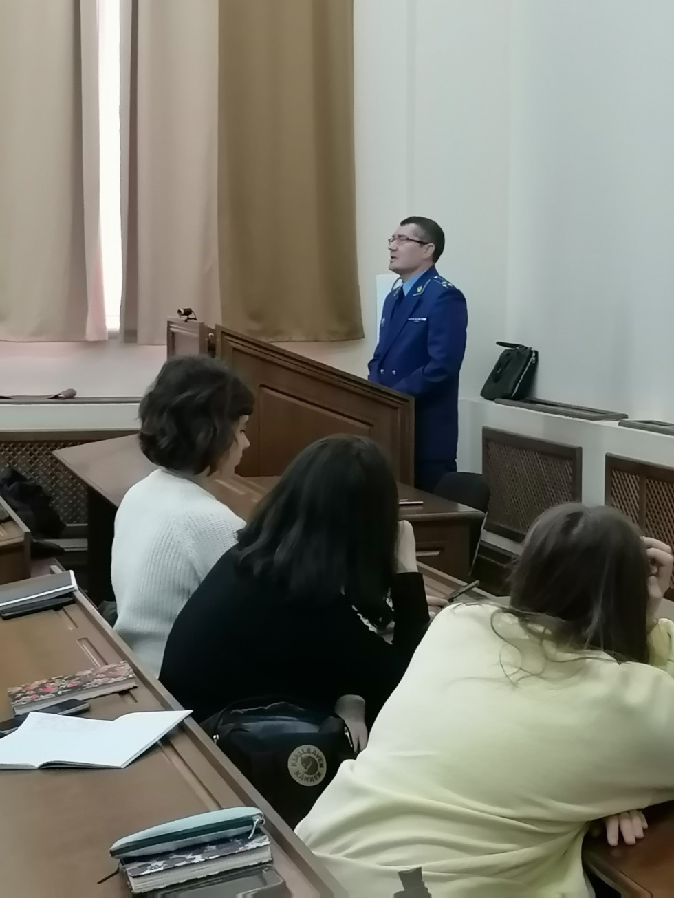 19 и 24 октября 2022 года Центр практик Юридического факультета КФУ организовал встречу представителей Прокуратуры РТ со студентами первого курса в рамках курса 'Введение в специальность'. 19 и 24 октября 2022 года Центр практик Юридического факультета КФУ организовал встречу представителей Прокуратуры РТ со студентами первого курса в рамках курса 'Введение в специальность'.