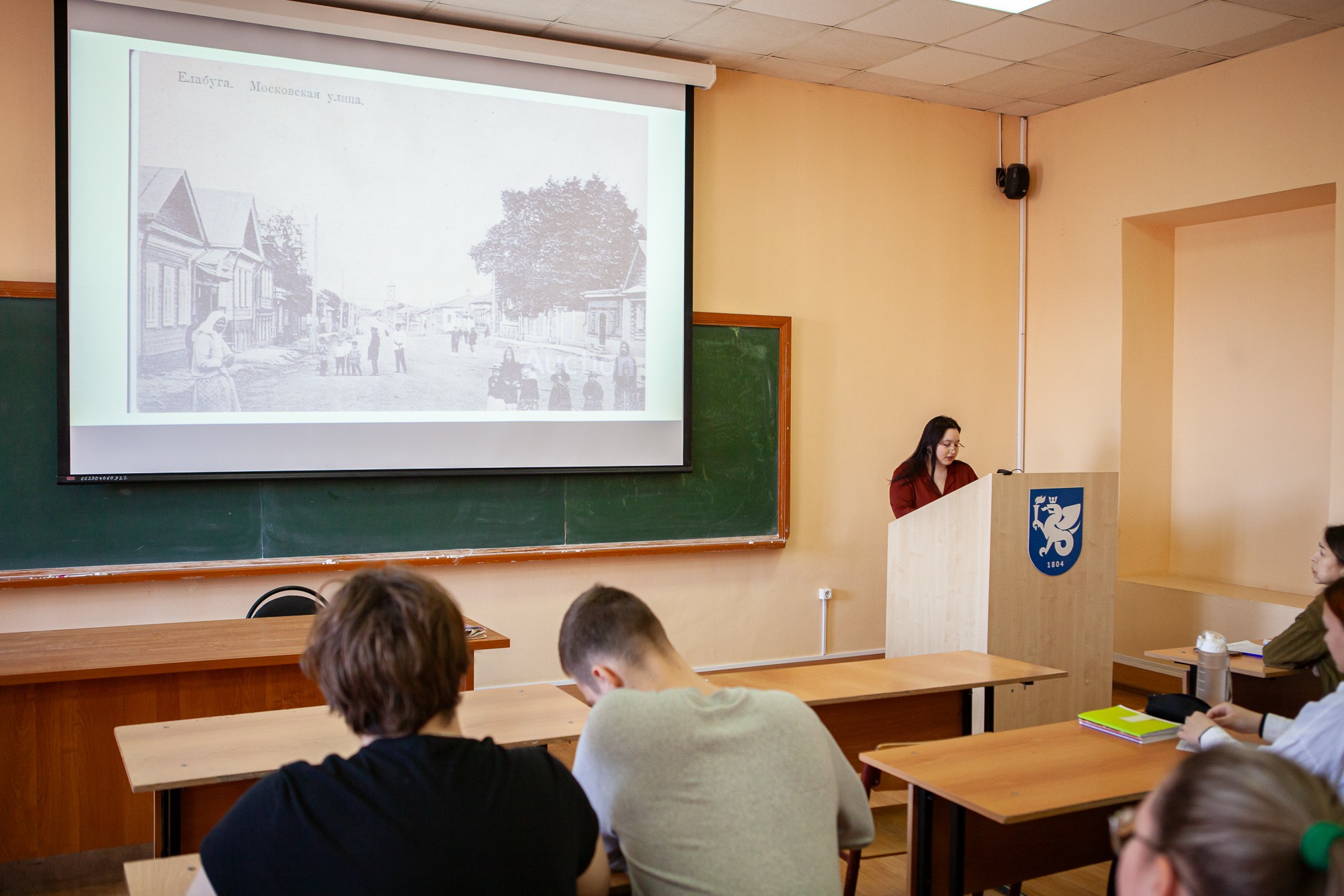 Кафедра всеобщей и отечественной истории в рамках Итоговой научно-образовательной конференции студентов провела две секции. Кафедра всеобщей и отечественной истории в рамках Итоговой научно-образовательной конференции студентов провела две секции.