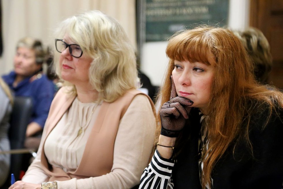 Система общественных ценностей глазами современной женщины: обсуждение и дебаты на круглом столе в Кремле. Система общественных ценностей глазами современной женщины: обсуждение и дебаты на круглом столе в Кремле.