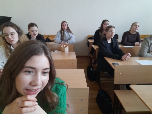 Студенты кафедры начального образования приняли участие в кураторском часе 'Песни военных лет ? песни Победы' Студенты кафедры начального образования приняли участие в кураторском часе 'Песни военных лет ? песни Победы'