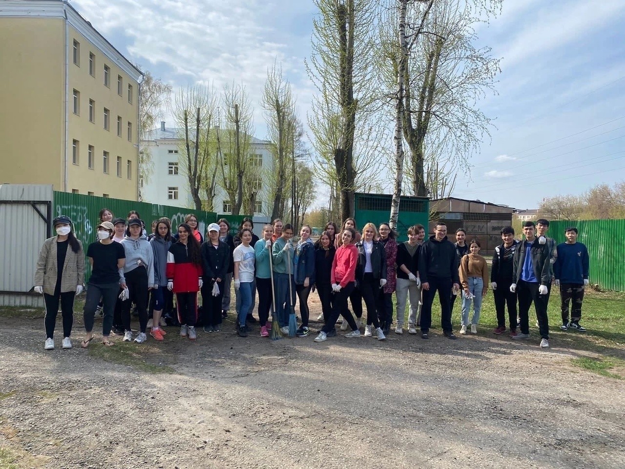 22 апреля прошел масштабный субботник в общежитиях Студенческого городка 22 апреля прошел масштабный субботник в общежитиях Студенческого городка