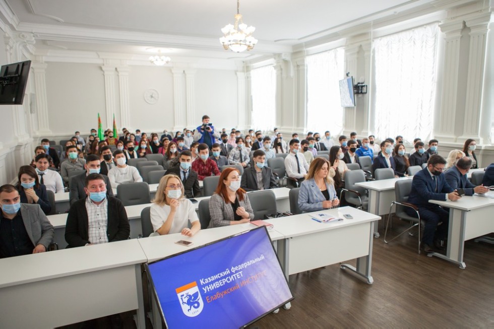 В Елабужский институт КФУ прибыл Генеральный консул Туркменистана в Казани В Елабужский институт КФУ прибыл Генеральный консул Туркменистана в Казани