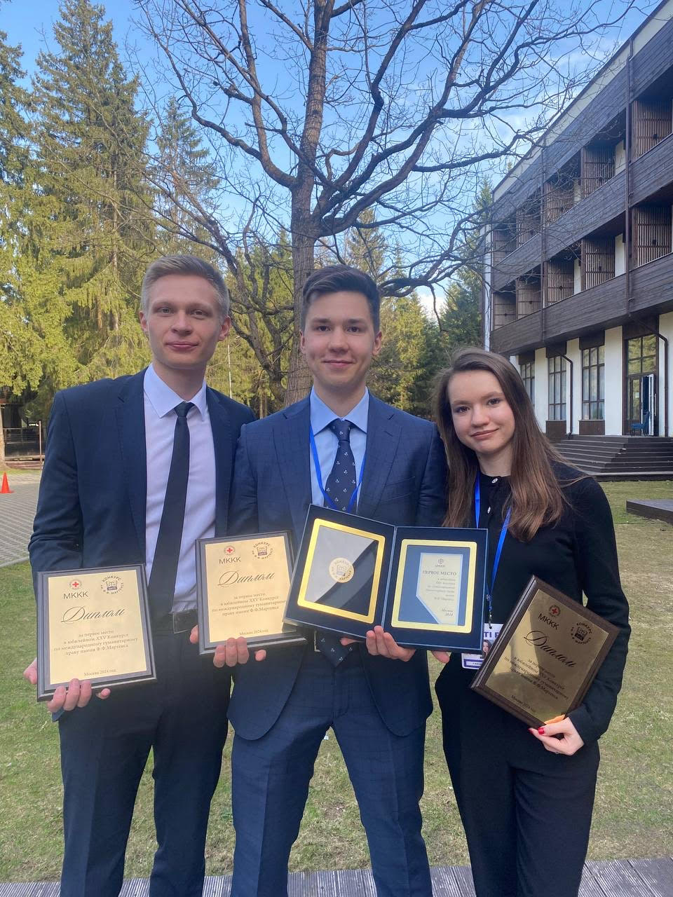 С 22 по 26 апреля 2024 года прошел юбилейный ХХV Конкурс по международному гуманитарному праву имени Ф.Ф. Мартенса, организованный Международным Комитетом Красного Креста. С 22 по 26 апреля 2024 года прошел юбилейный ХХV Конкурс по международному гуманитарному праву имени Ф.Ф. Мартенса, организованный Международным Комитетом Красного Креста.