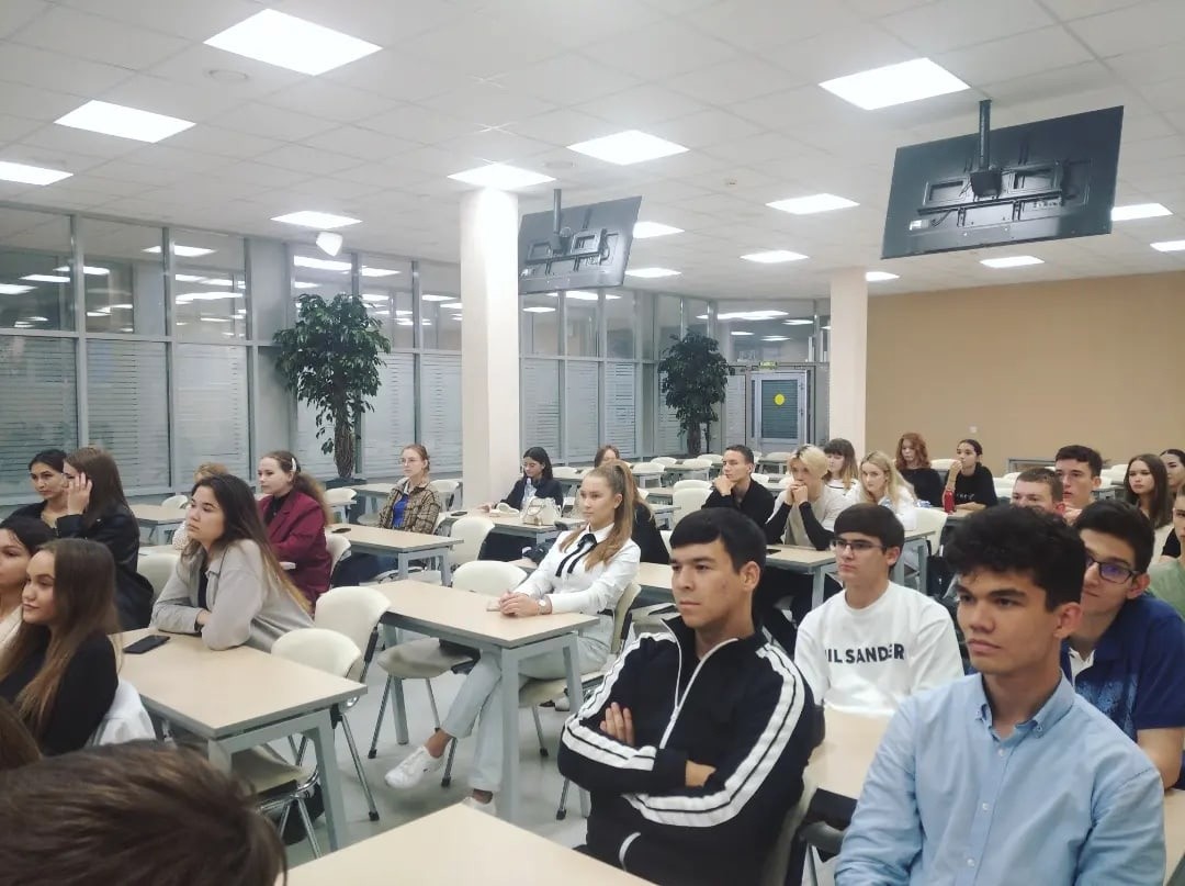 Знакомство первокурсников программы бакалавриата Знакомство первокурсников программы бакалавриата