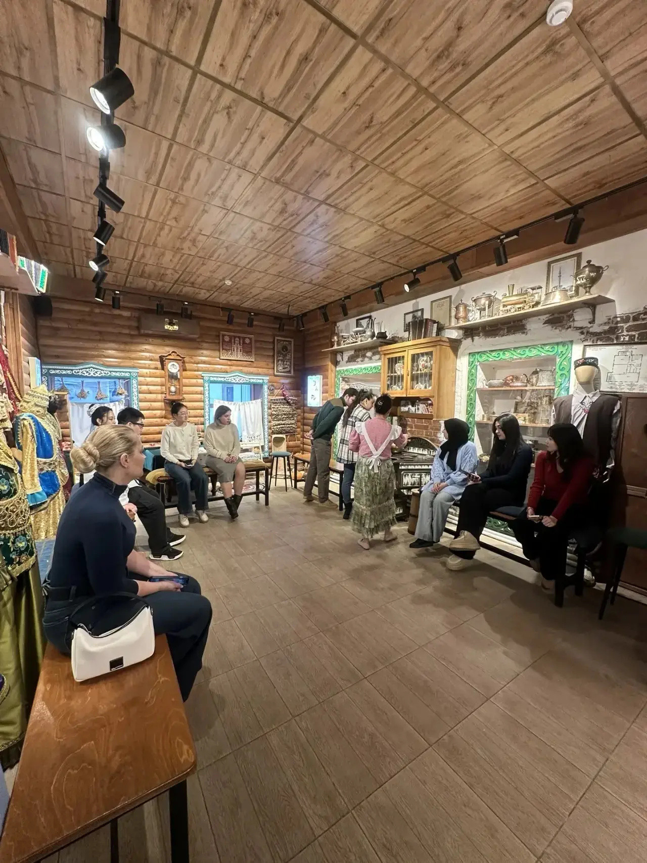 Мультикультурный калейдоскоп на празднике встречи весны в группе 17.1-512 ИПО КФУ Мультикультурный калейдоскоп на празднике встречи весны в группе 17.1-512 ИПО КФУ