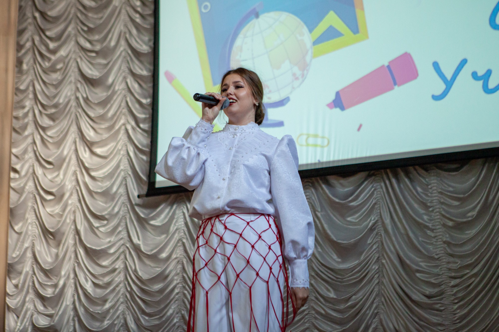 В Елабужском институте КФУ состоялся праздничный концерт, посвященный Дню учителя В Елабужском институте КФУ состоялся праздничный концерт, посвященный Дню учителя