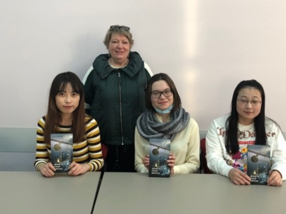 Студенты Высшей школы русской и зарубежной филологии ИФМК КФУ встретились с выпускницей магистратуры, известной поэтессой Верой Петровной Хамидуллиной Студенты Высшей школы русской и зарубежной филологии ИФМК КФУ встретились с выпускницей магистратуры, известной поэтессой Верой Петровной Хамидуллиной