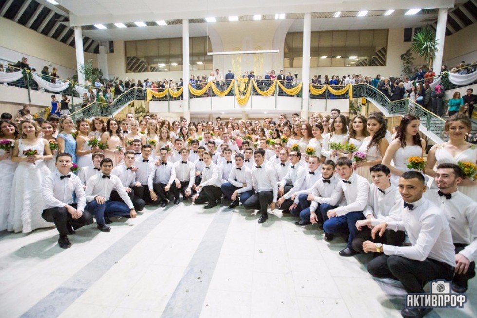 Торжественный бал в честь Дня рождения университета прошел в Елабужском институте КФУ Торжественный бал в честь Дня рождения университета прошел в Елабужском институте КФУ