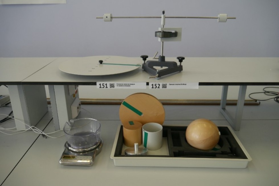 Practice in mechanics (laboratory �� 706, 707)