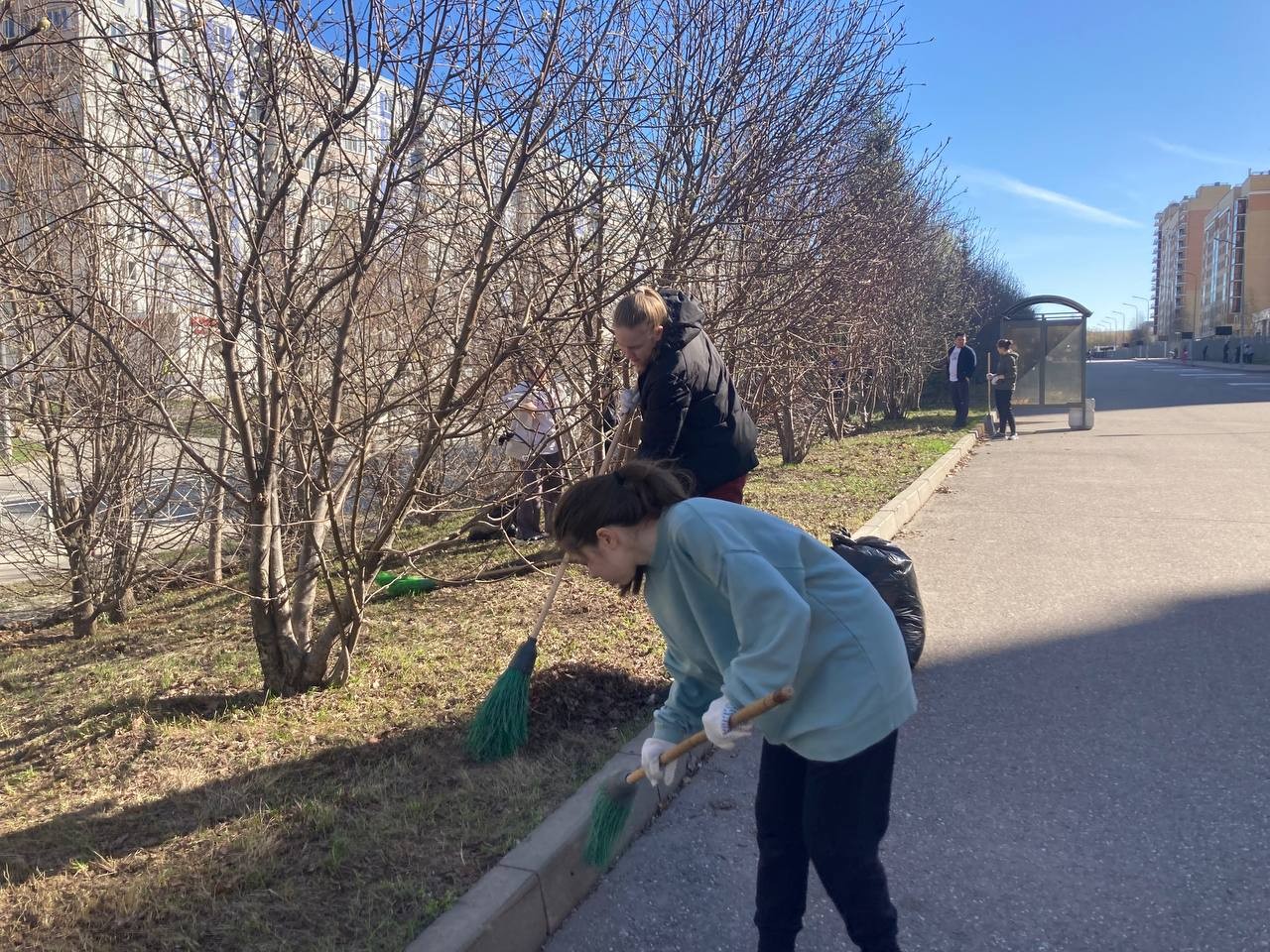 Субботник ? это добрая традиция, объединяющая студентов Казанского (Приволжского) федерального университета. Субботник ? это добрая традиция, объединяющая студентов Казанского (Приволжского) федерального университета.