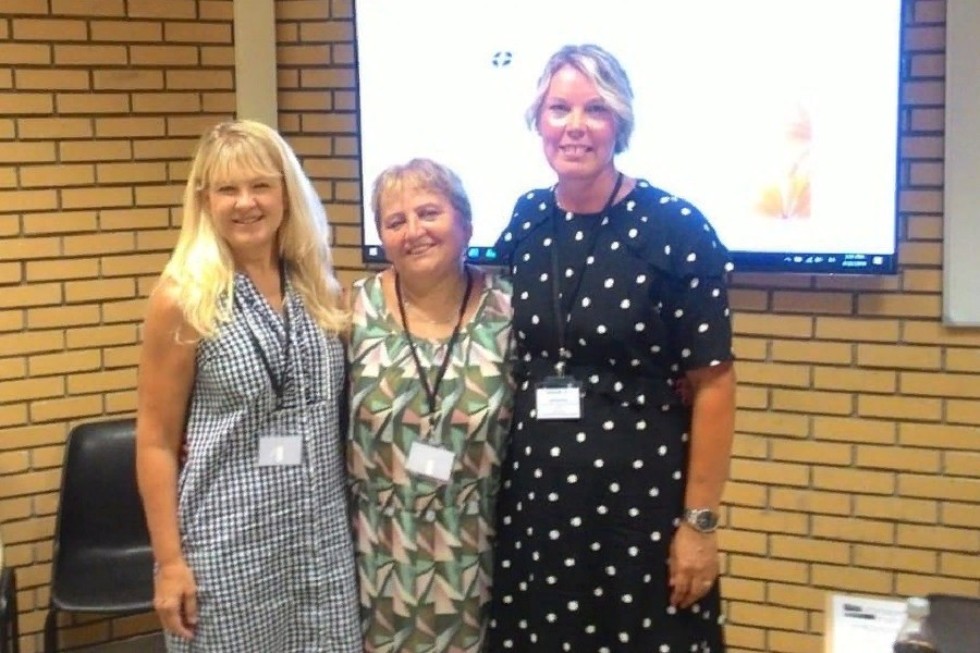 Жаркие дискуссии под жарким солнцем Жаркие дискуссии под жарким солнцем