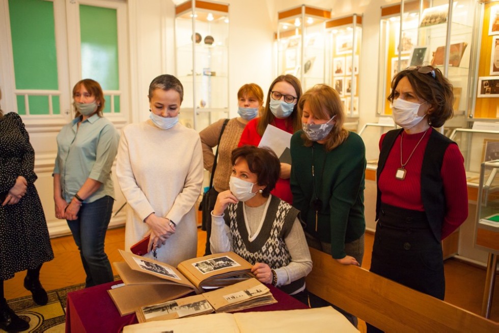 В Елабужском институте КФУ открылась выставка 'От сессии до сессии живут студенты весело' В Елабужском институте КФУ открылась выставка 'От сессии до сессии живут студенты весело'