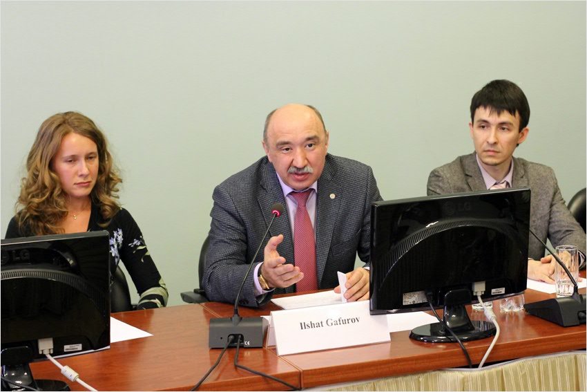 ����������