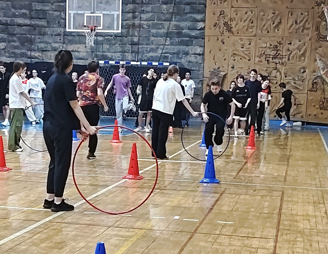 Весёлые старты: битва 'физиков' и 'лириков' Весёлые старты: битва 'физиков' и 'лириков'