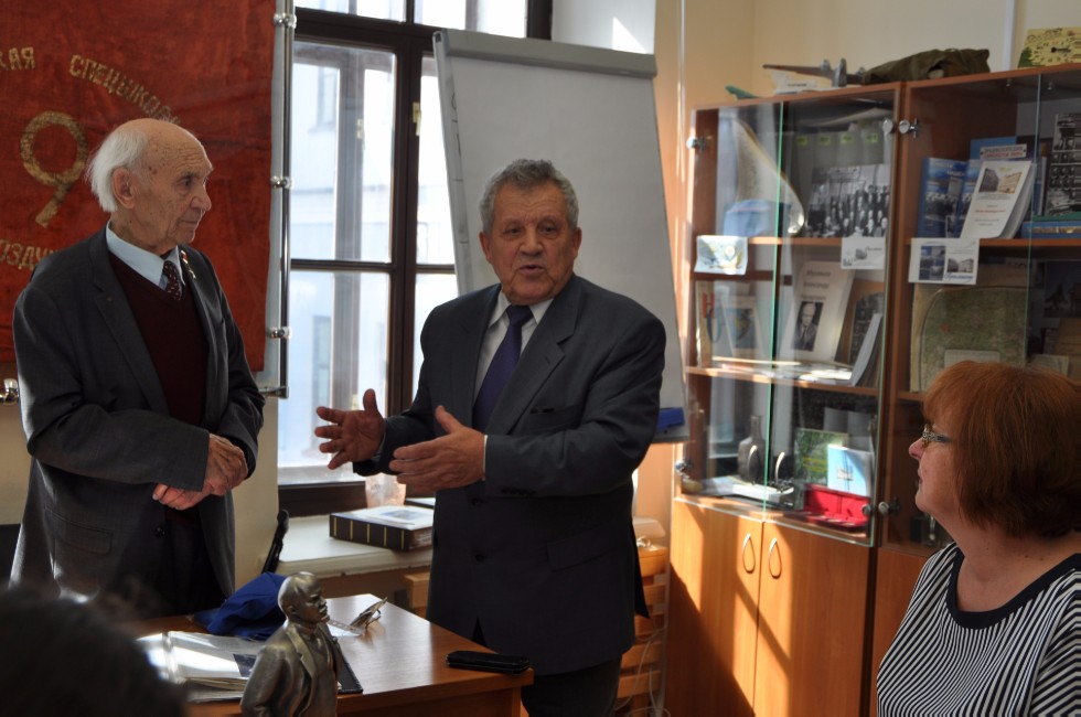 � ������ � ����� ��� ��������� 9 ��������� ��������� ��� (1944 ���� �������), �������, �������� � ������� ������ �������� ����, ����� ���������� �����, ����������� �����-���������� ����, ����������� ������ ������ ���� ������� �������������� �������