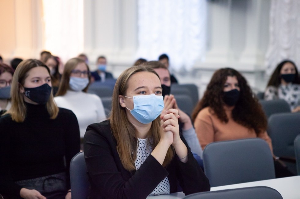 Чествование лучших сотрудников и студентов прошло в Елабужском институте КФУ Чествование лучших сотрудников и студентов прошло в Елабужском институте КФУ