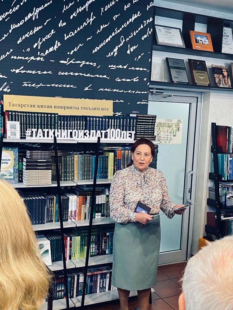 'Рухият' түгәрәгенә йөрүче студентлар 'Татмедиа' оештырган яңа китаплар тәкъдим итү чараларында чыгыш ясадылар 'Рухият' түгәрәгенә йөрүче студентлар 'Татмедиа' оештырган яңа китаплар тәкъдим итү чараларында чыгыш ясадылар