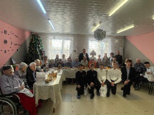 Лицеисты поздравили жителей Кайбицкого дома-интерната для престарелых и инвалидов с наступающим Новым годом Лицеисты поздравили жителей Кайбицкого дома-интерната для престарелых и инвалидов с наступающим Новым годом