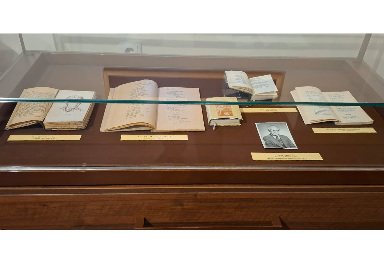 В вводном зале Музея истории Свияжска открылась выставка 'Непрерванное слово' В вводном зале Музея истории Свияжска открылась выставка 'Непрерванное слово'