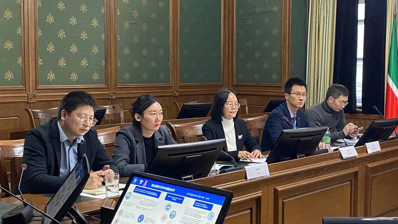 В КФУ приняли представителей вуза Китая В КФУ приняли представителей вуза Китая