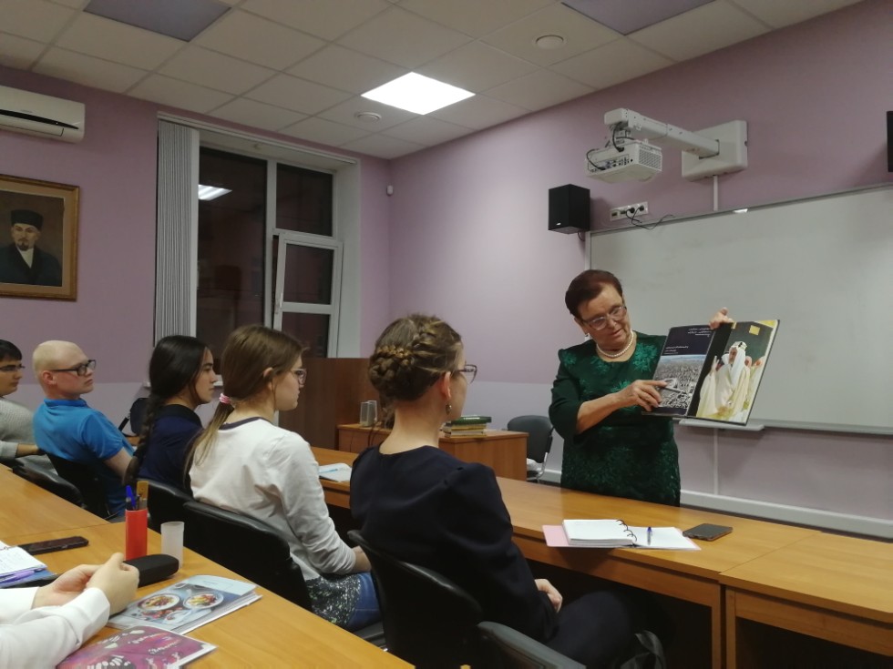 Тел галиме белән очрашу Тел галиме белән очрашу