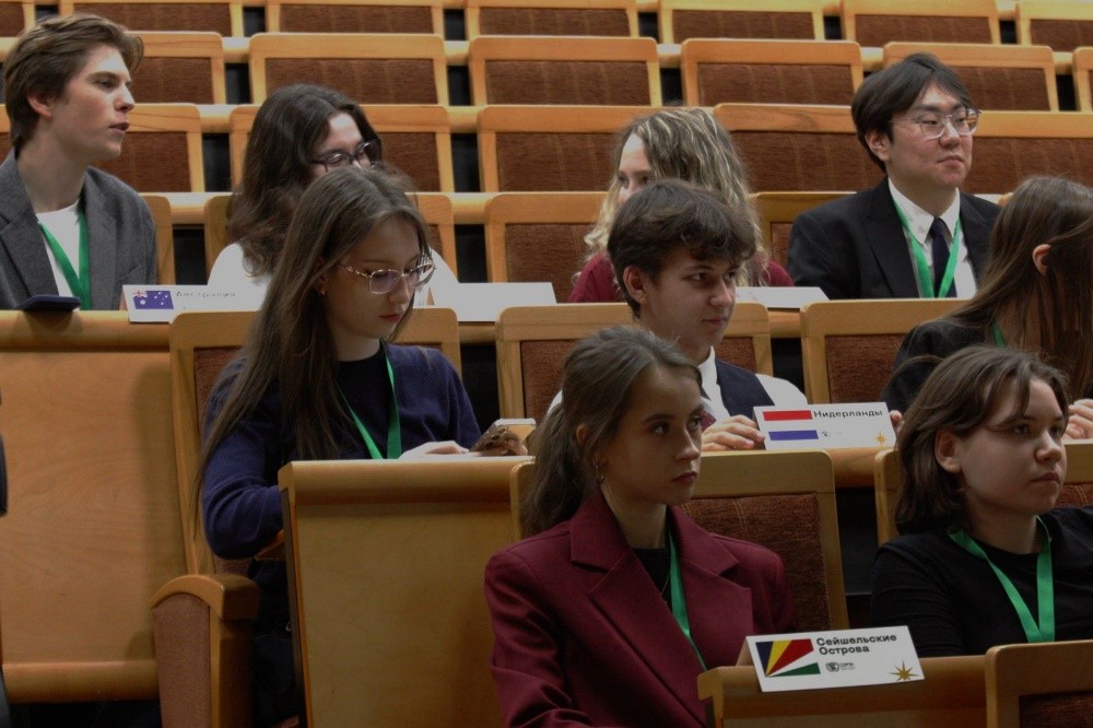 Студентка ИМОИиВ приняла участие в Модели ООН в Москве Студентка ИМОИиВ приняла участие в Модели ООН в Москве