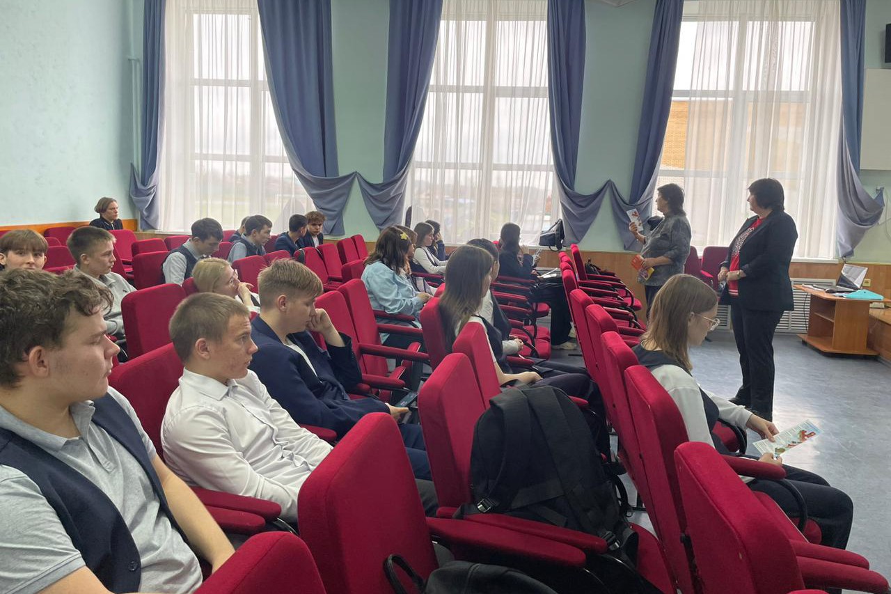 Со школьниками Удмуртии встретились преподаватели Елабужского института КФУ Со школьниками Удмуртии встретились преподаватели Елабужского института КФУ