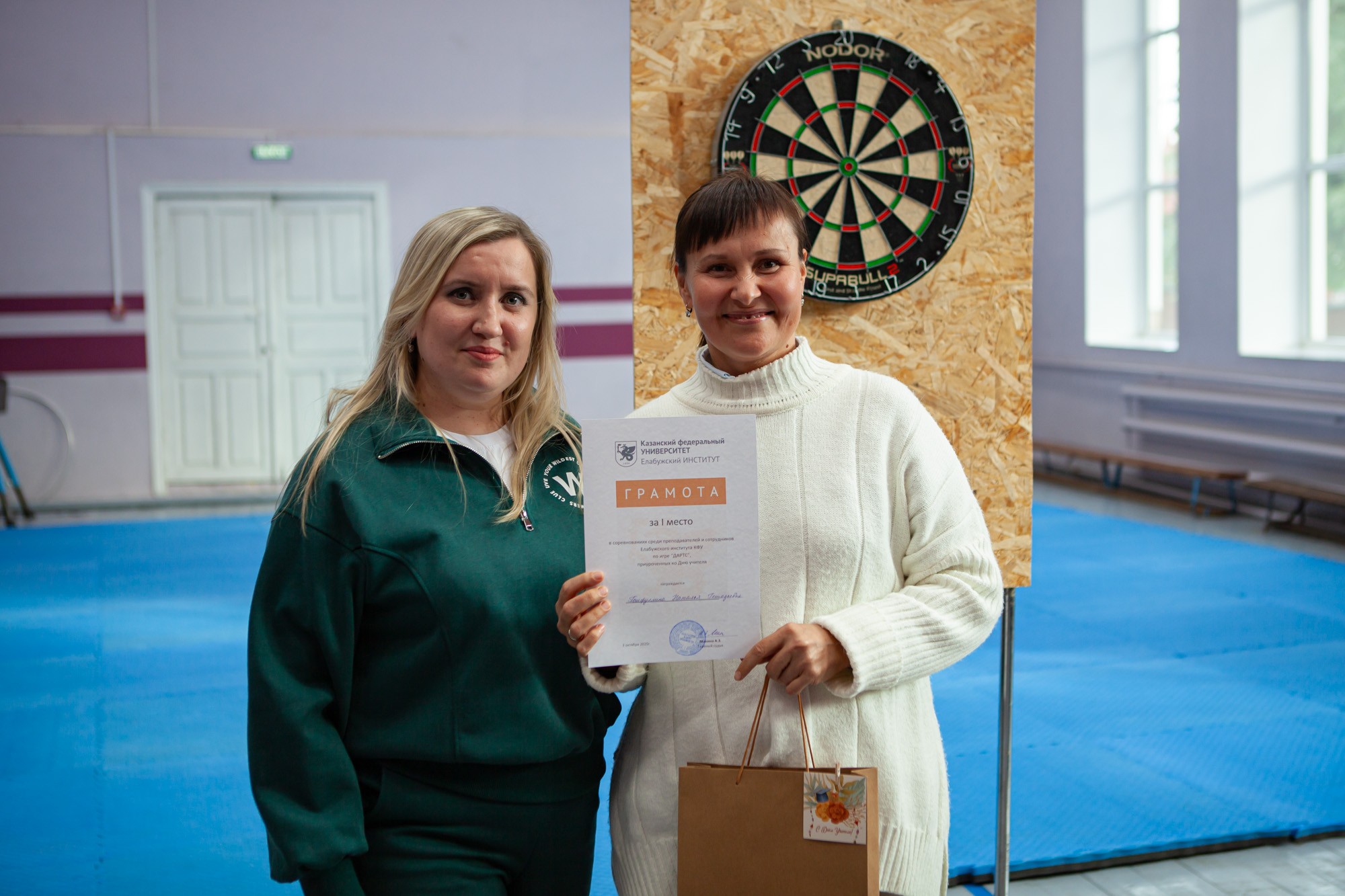 В Елабужском институте КФУ прошли соревнования по дартс В Елабужском институте КФУ прошли соревнования по дартс