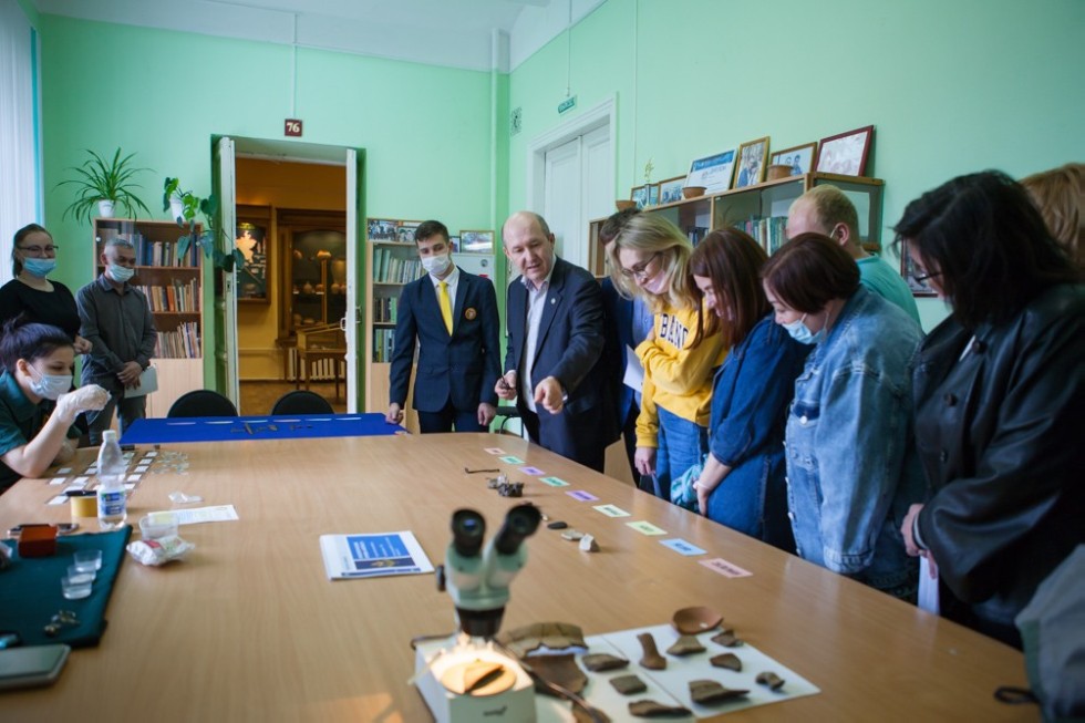 Ilshat Gafurov opened the presentation of Student Scientific Classes at the Elabuga Institute