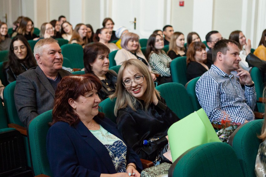 'Последний звонок' прозвенел на отделении иностранных языков 'Последний звонок' прозвенел на отделении иностранных языков