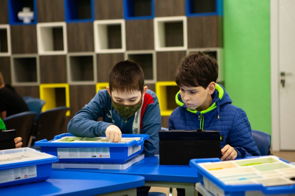 ����������