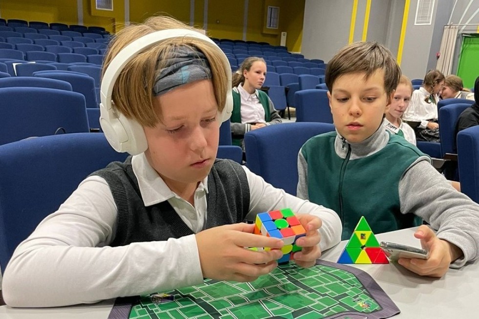 Студенты отделения математики и естественных наук проходят педагогическую практику Студенты отделения математики и естественных наук проходят педагогическую практику