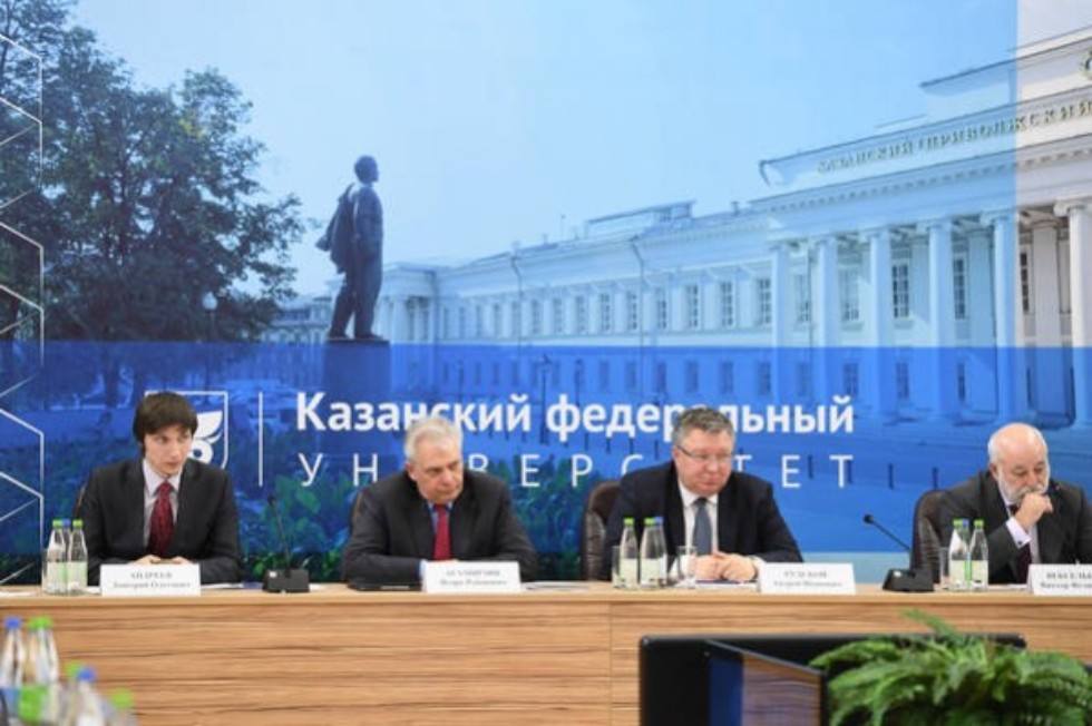 Дмитрий Медведев провел в КФУ Совет по модернизации экономики и инновационному развитию России