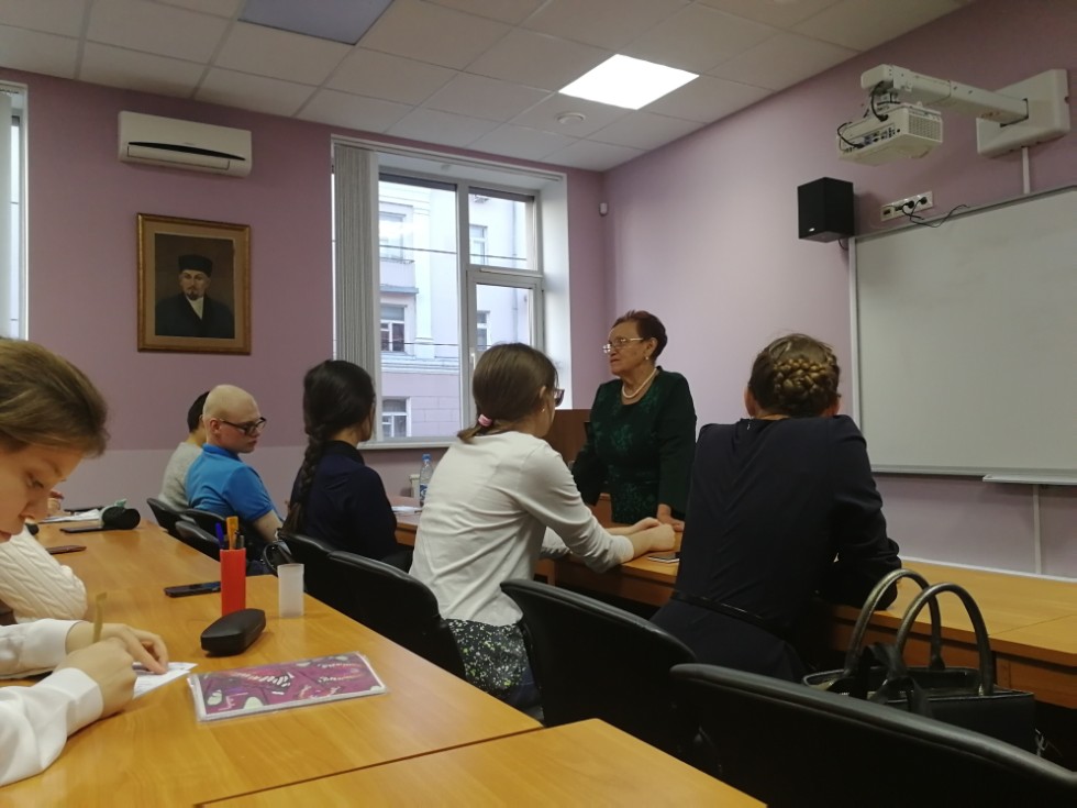 Тел галиме белән очрашу Тел галиме белән очрашу