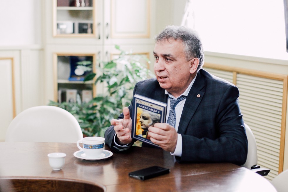 Professor Janet Hartley, London School of Economics, presented her research in Russian history Professor Janet Hartley, London School of Economics, presented her research in Russian history