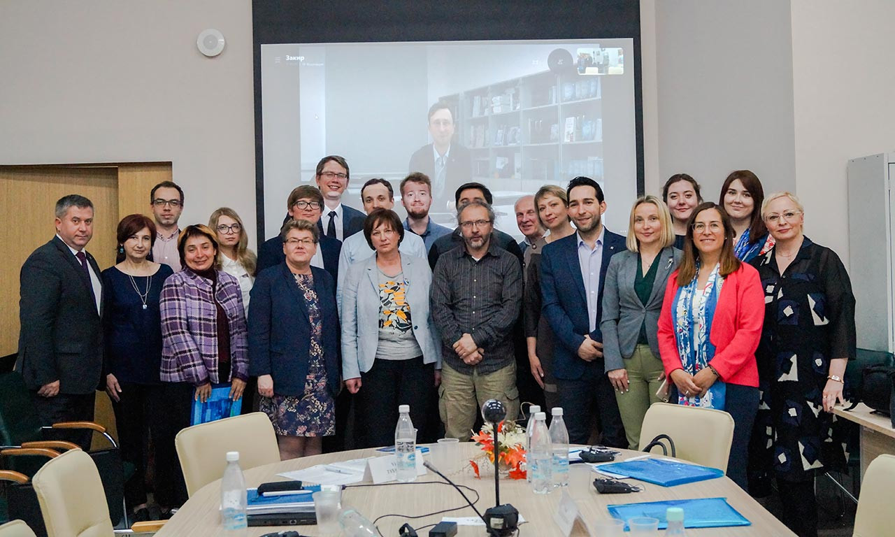 Р.Ш.Давлетгильдеев принял участие в Международном научном семинаре 'Конкуренция акторов и правопорядков в Европейском / Евразийском пространствах' на юридическом факультете Университета Лобачевского Р.Ш.Давлетгильдеев принял участие в Международном научном семинаре 'Конкуренция акторов и правопорядков в Европейском / Евразийском пространствах' на юридическом факультете Университета Лобачевского