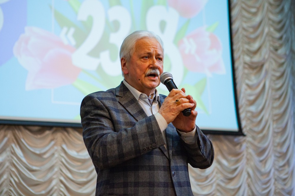 Праздничный концерт '23+8' прошел в Елабужском институте КФУ Праздничный концерт '23+8' прошел в Елабужском институте КФУ