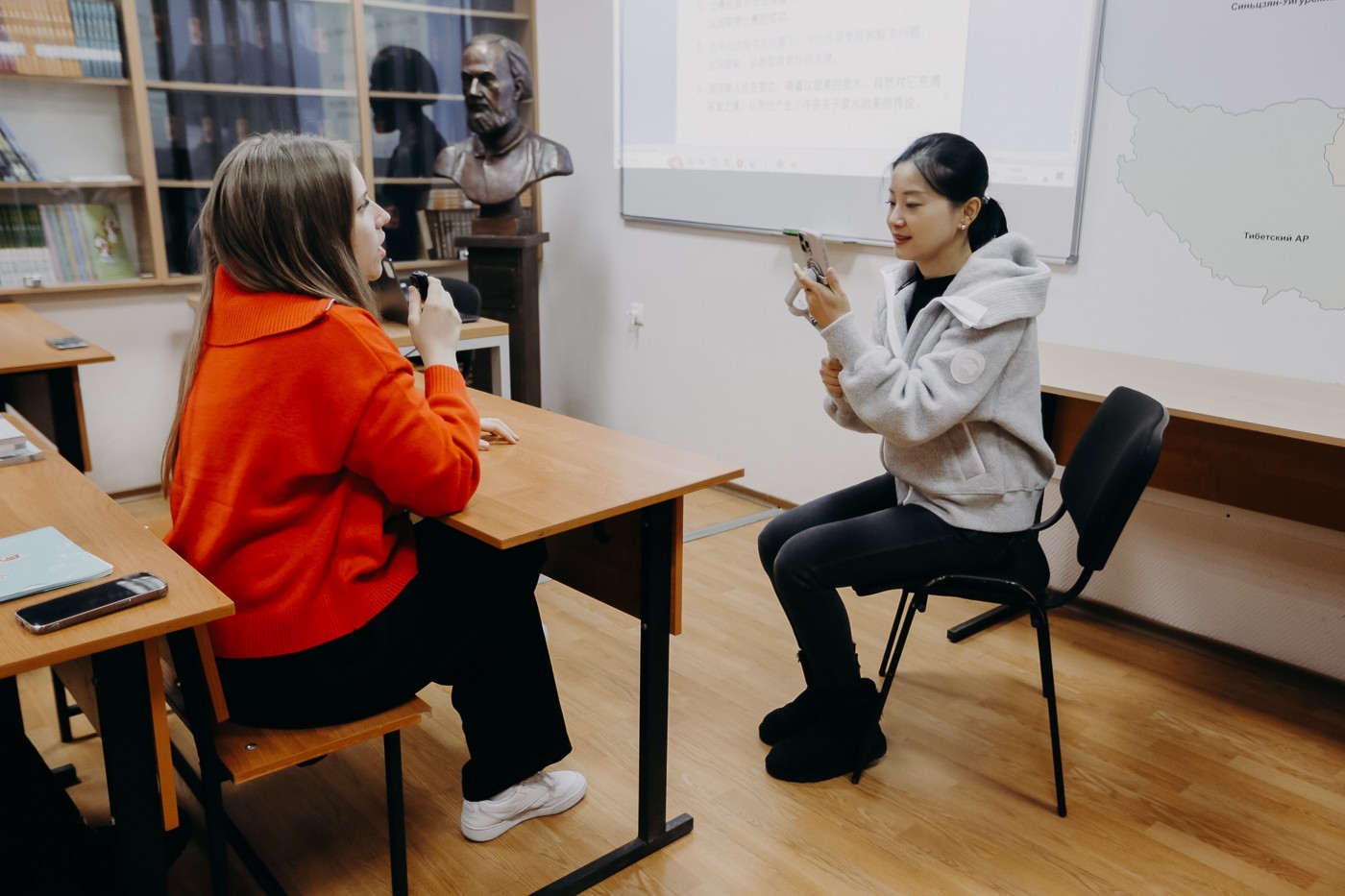 Ведущие СМИ Китая рассказали об ИМОИиВ и Институте Конфуция Ведущие СМИ Китая рассказали об ИМОИиВ и Институте Конфуция