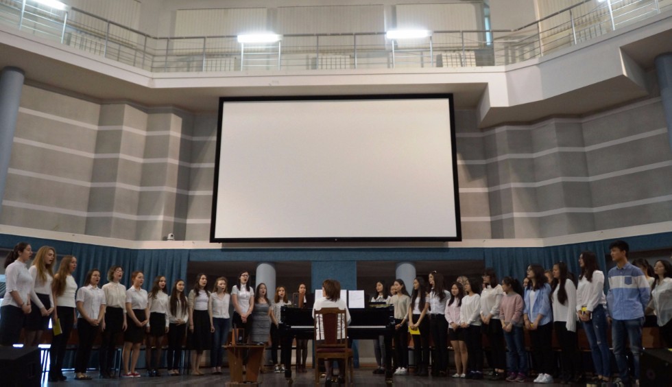 The moving concert replaced the pass-fail examination