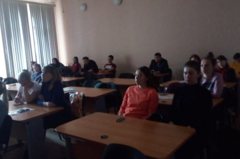 Вспомним и почтим трудовой и боевой подвиг советского народа в великой победе Вспомним и почтим трудовой и боевой подвиг советского народа в великой победе