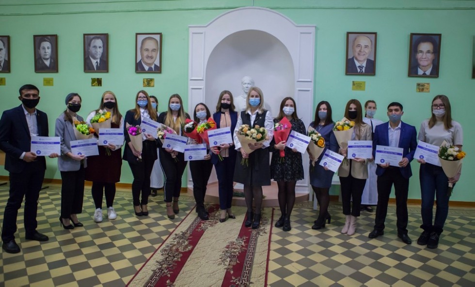 Чествование лучших сотрудников и студентов прошло в Елабужском институте КФУ Чествование лучших сотрудников и студентов прошло в Елабужском институте КФУ