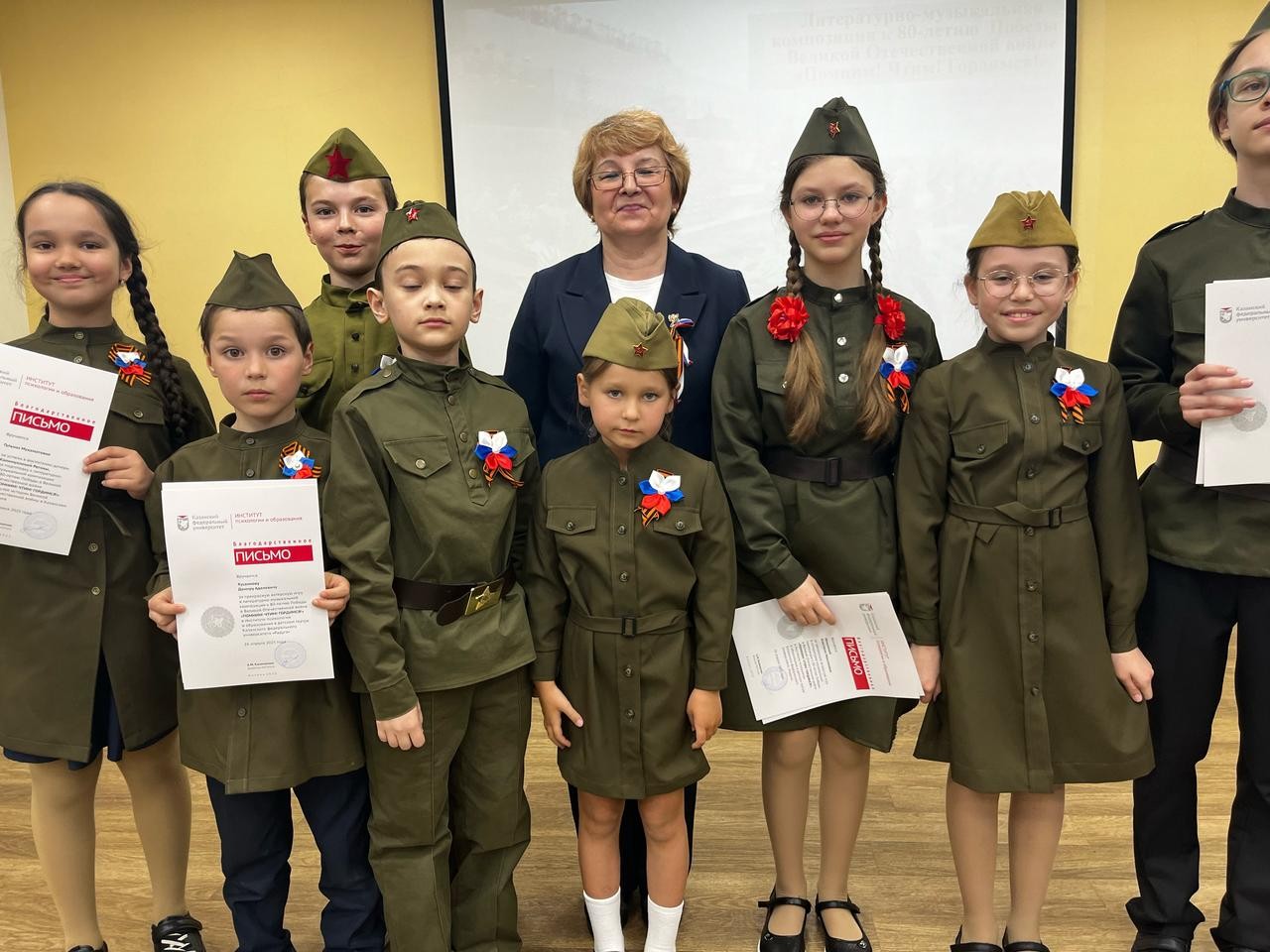 Спектакль детского театра 'Радуга' показал патриотический спектакль к 80-летию Великой Победы 'Помним! Чтим! Гордимся!' Спектакль детского театра 'Радуга' показал патриотический спектакль к 80-летию Великой Победы 'Помним! Чтим! Гордимся!'