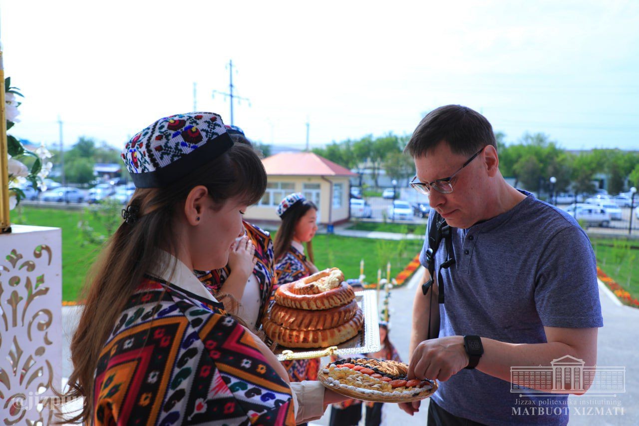 Визит профессора кафедры социальной философии, д. филос. н., Г.В. Мелихова в вузы Республики Узбекистан Визит профессора кафедры социальной философии, д. филос. н., Г.В. Мелихова в вузы Республики Узбекистан