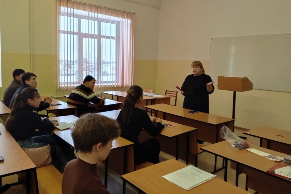 Студенты Елабужского института КФУ создали новогодние картины в необычной технике Студенты Елабужского института КФУ создали новогодние картины в необычной технике