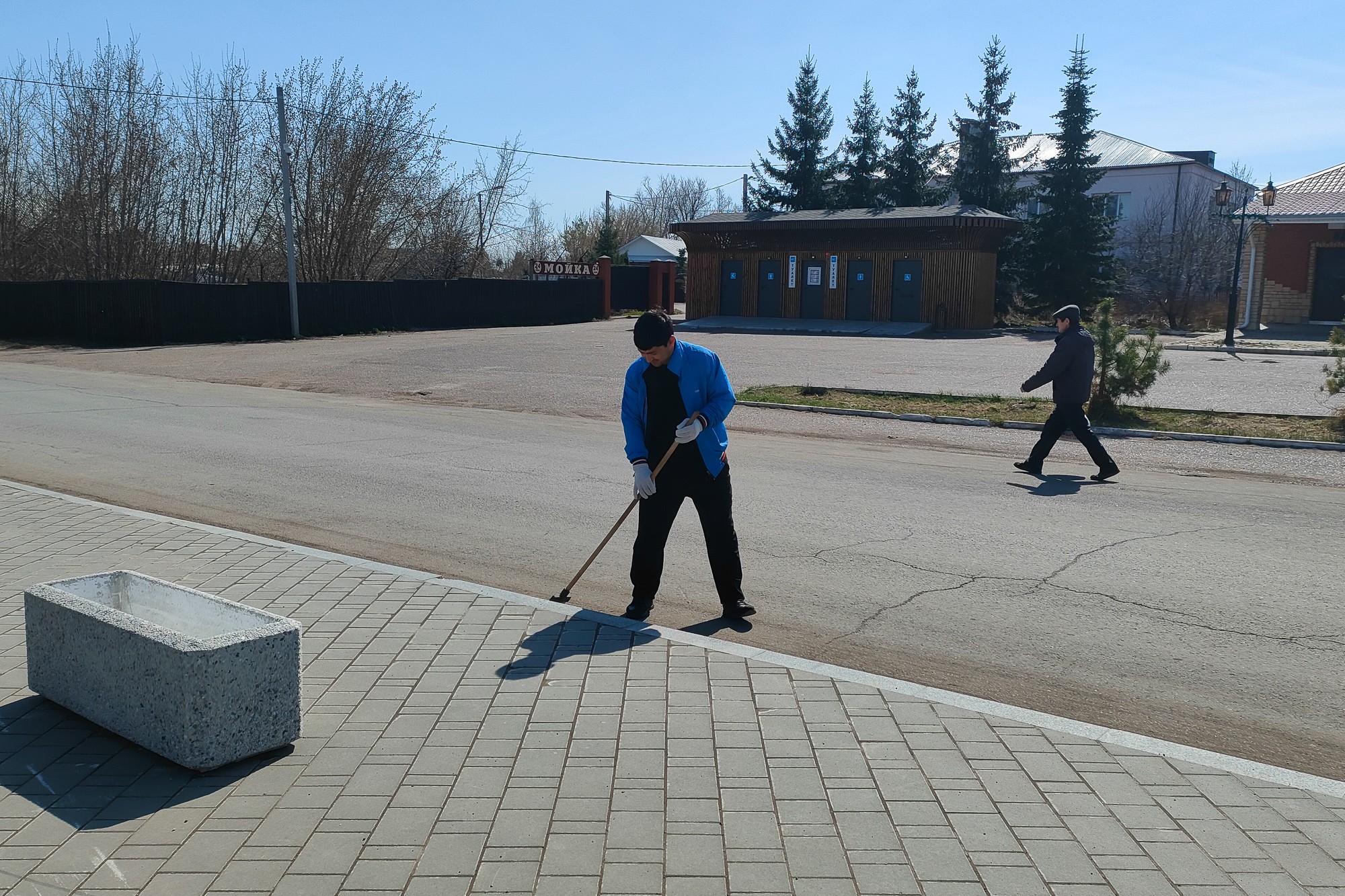 Помогаем городу: субботник у мемориала Цветаевой Помогаем городу: субботник у мемориала Цветаевой