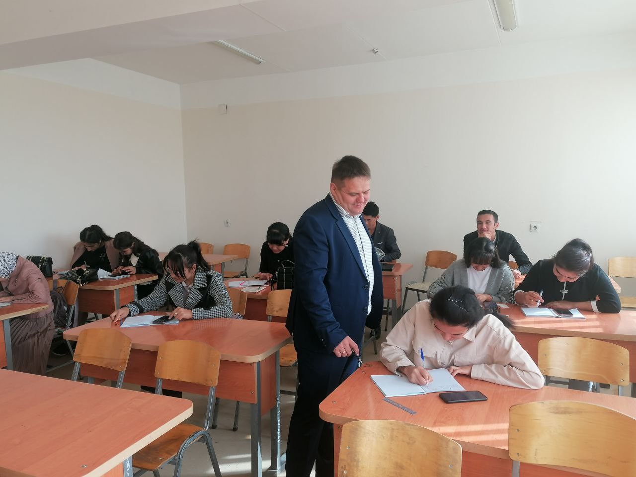 Доцент кафедры географии и картографии Алмаз Мансурович Сабирзянов с рабочим визитом в Бухарском государтсвенном университете Доцент кафедры географии и картографии Алмаз Мансурович Сабирзянов с рабочим визитом в Бухарском государтсвенном университете