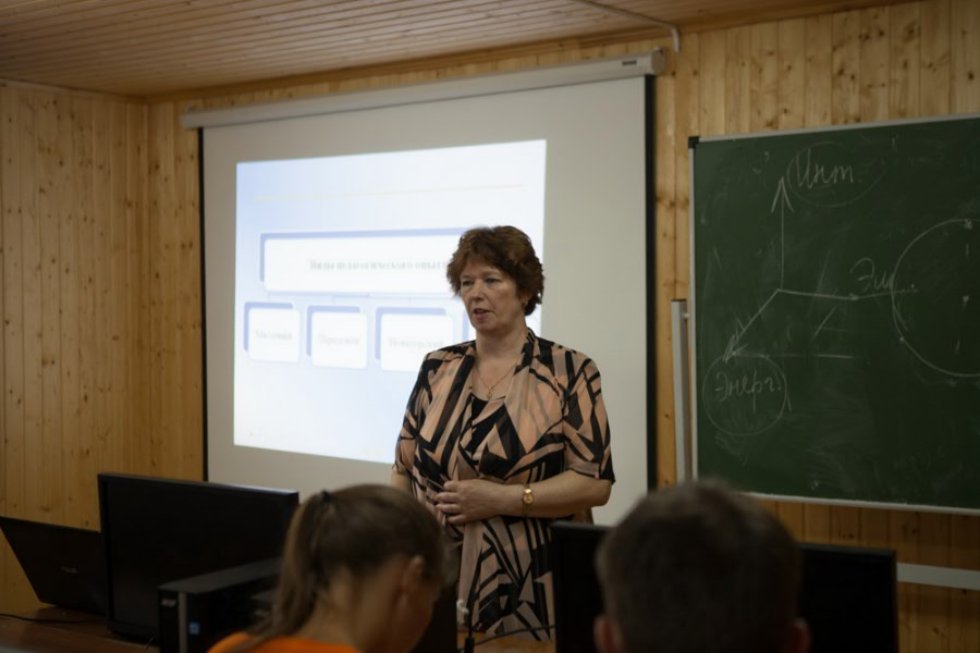 A young teacher: consolidation in the profession A young teacher: consolidation in the profession